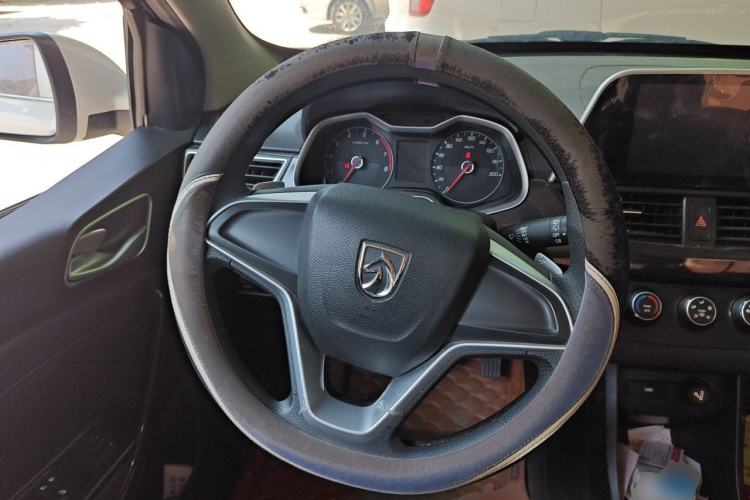 Used Baojun 310 2017 1.5L Automatic Fashion Model Steering Wheel