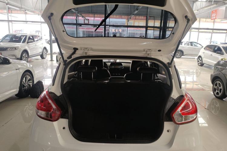 Used Baojun 310 2017 1.5L Automatic Fashion Model Trunk