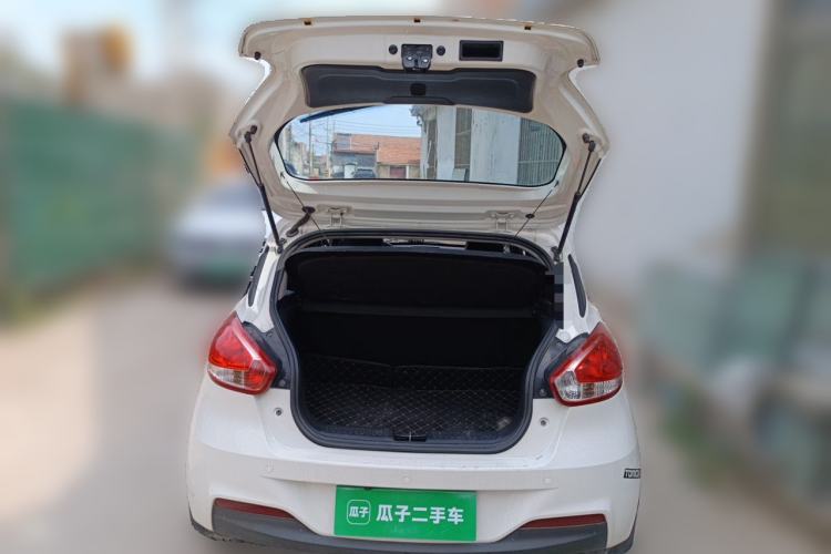 Used Baojun 310 2017 1.5L automatic comfort version Trunk