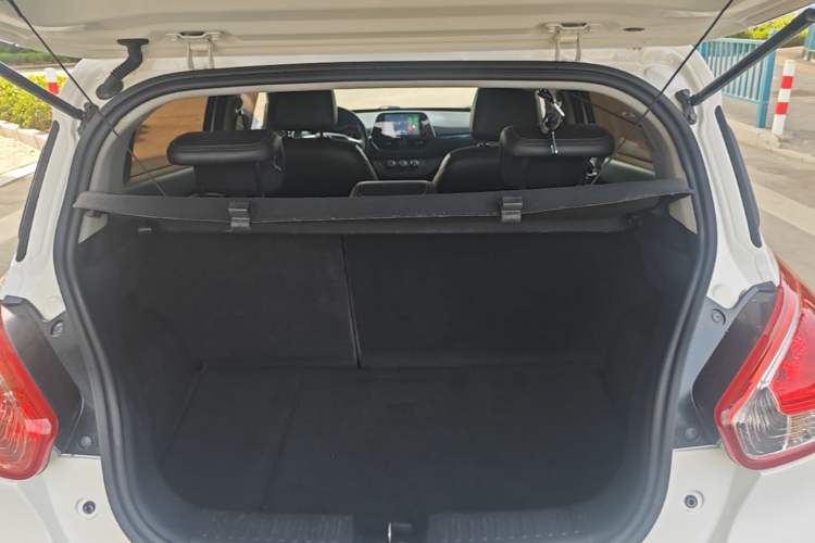 Used Baojun 310 2017 1.5L Automatic Fashion Model Trunk