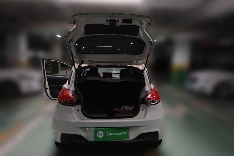 Used Baojun 310 2017 1.5L automatic comfort version Trunk