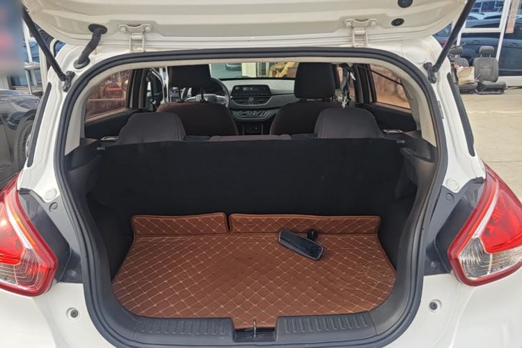 Used Baojun 310 2017 1.5L automatic comfort version Trunk