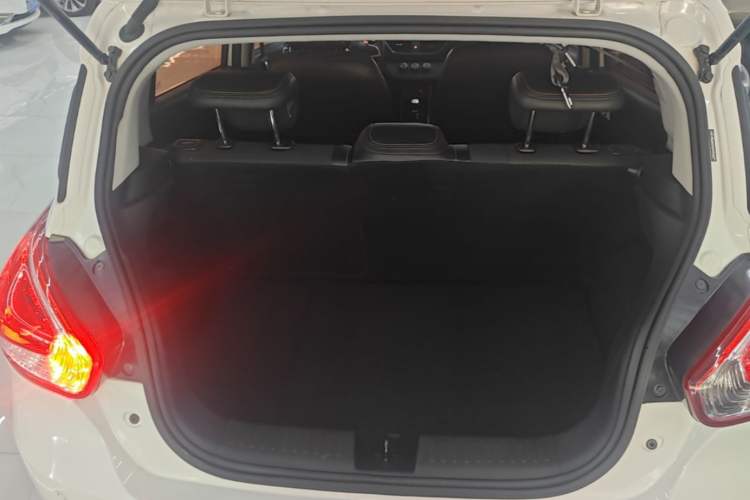 Used Baojun 310 2017 1.5L Manual Fashion Model Trunk