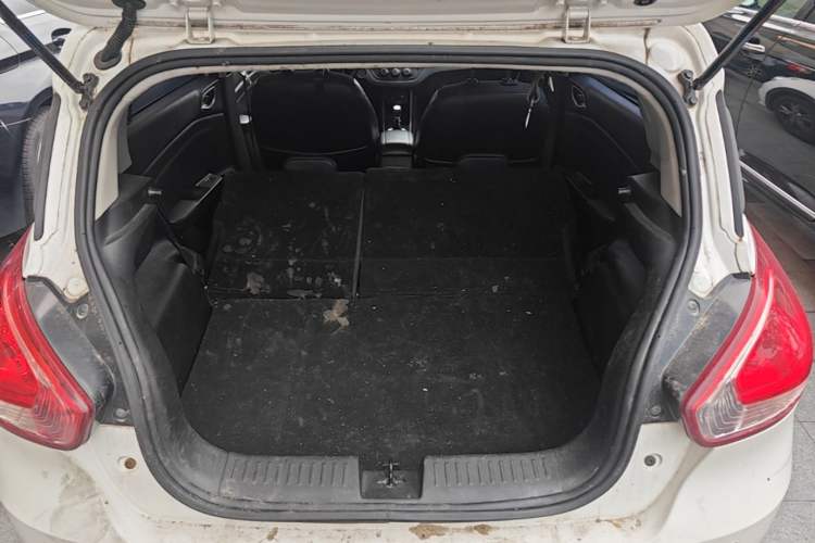 Used Baojun 310 2017 1.5L Manual Fashion Model Trunk