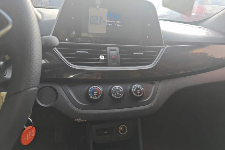 Used Baojun 310 2017 1.5L Automatic Fashion Model Audio And AC Panel