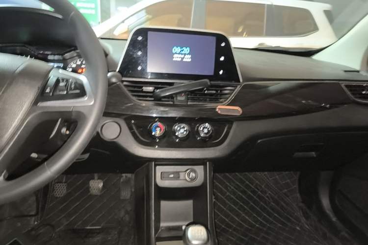 Used Baojun 310 2017 1.5L Manual Luxury Model Audio And AC Panel