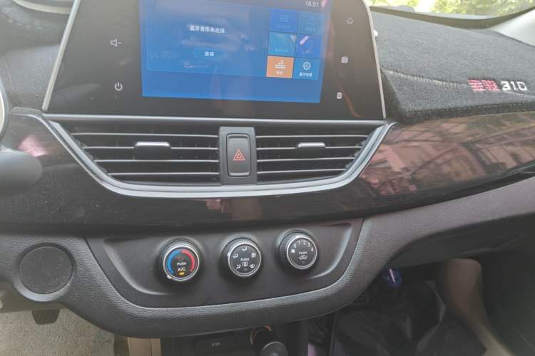 Used Baojun 310 2017 1.5L Manual Fashion Model Audio And AC Panel