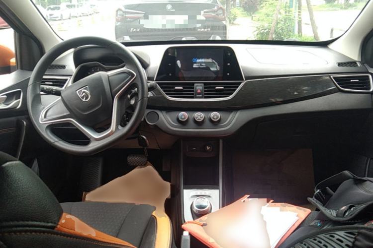 Used Baojun 310 2017 1.5L Automatic Fashion Model Center Console