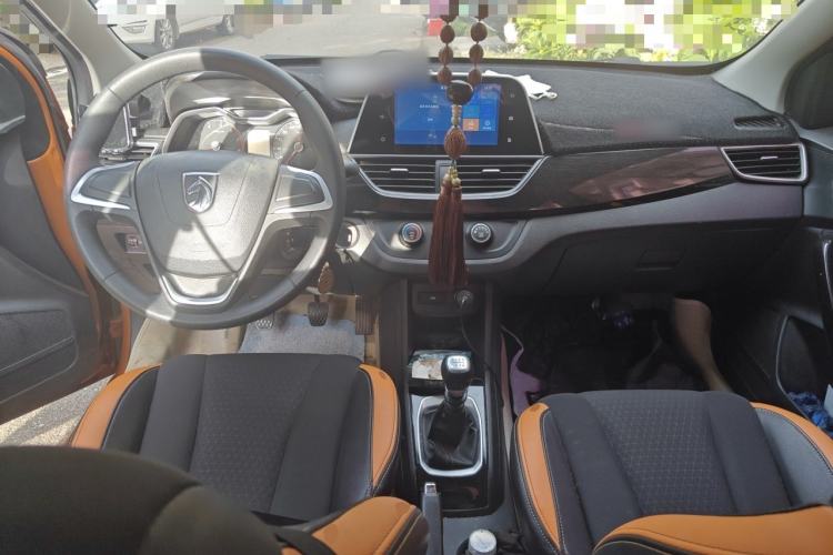 Used Baojun 310 2017 1.5L Manual Fashion Model Center Console