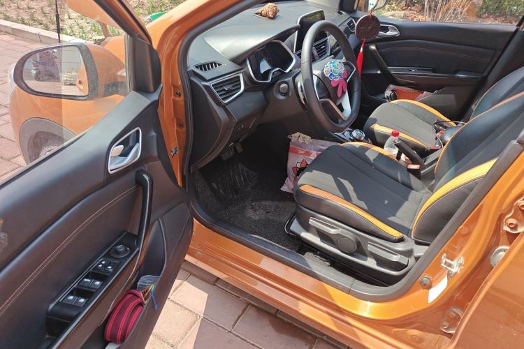 Used Baojun 310 2017 1.5L Automatic Fashion Model Driver Seat