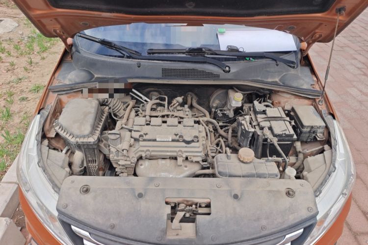 Used Baojun 310 2017 1.5L Automatic Fashion Model Engine Bay