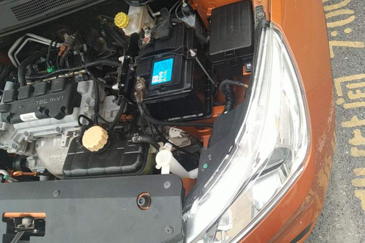 Used Baojun 310 2017 1.5L Automatic Fashion Model Engine Bay Left