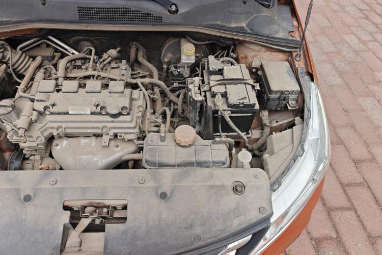 Used Baojun 310 2017 1.5L Automatic Fashion Model Engine Bay Left