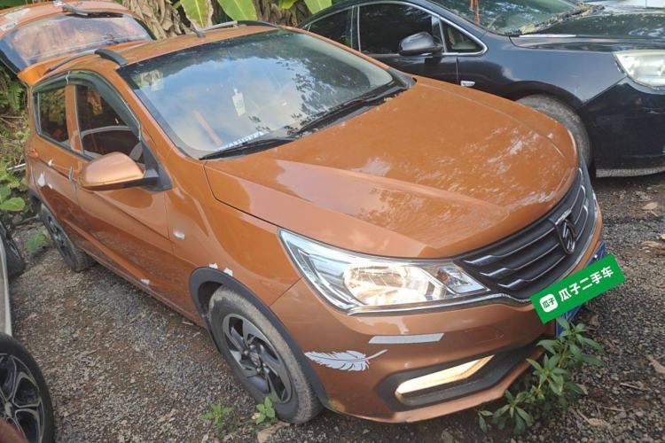 Used Baojun 310 2017 1.5L Automatic Fashion Model Exterior 2