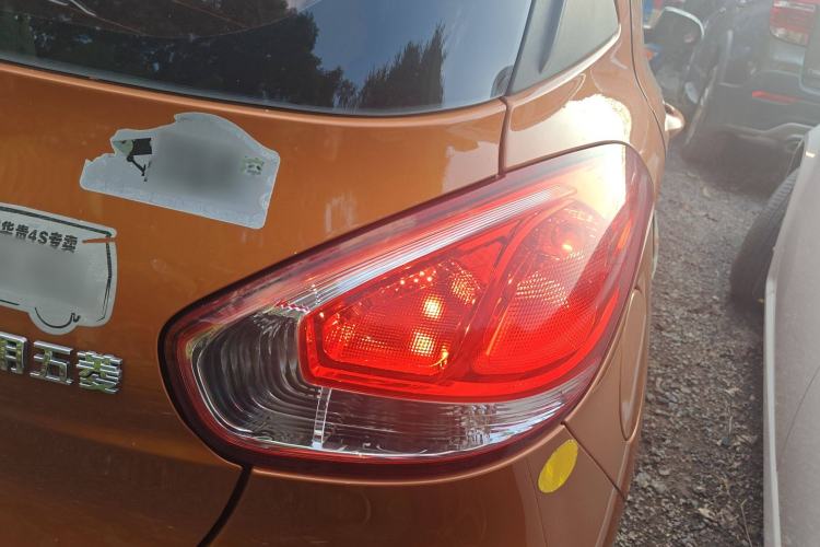 Used Baojun 310 2017 1.5L Automatic Fashion Model Exterior 6