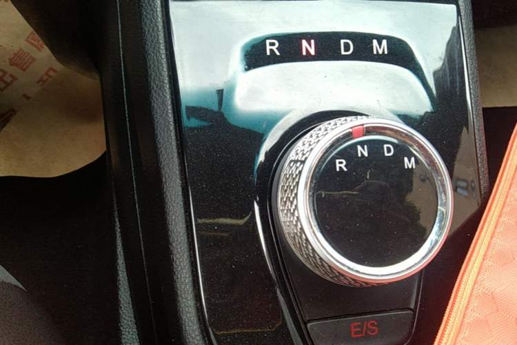 Used Baojun 310 2017 1.5L Automatic Fashion Model Gear Lever