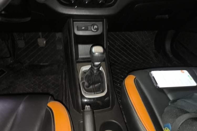 Used Baojun 310 2017 1.5L Manual Luxury Model Gear Lever