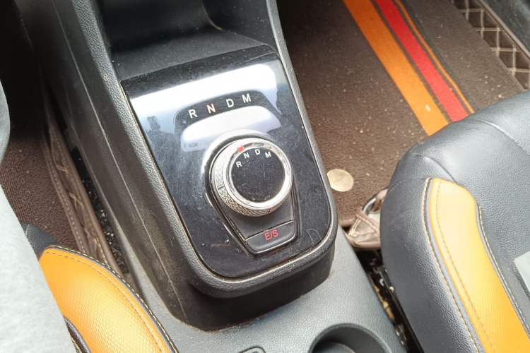 Used Baojun 310 2017 1.5L Automatic Luxury Model Gear Lever