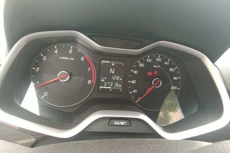 Used Baojun 310 2017 1.5L Automatic Fashion Model Instrument Cluster