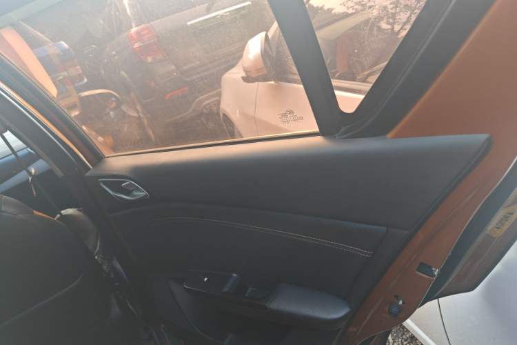 Used Baojun 310 2017 1.5L Automatic Fashion Model Interior 6