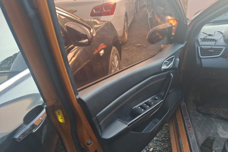 Used Baojun 310 2017 1.5L Automatic Fashion Model Interior 7