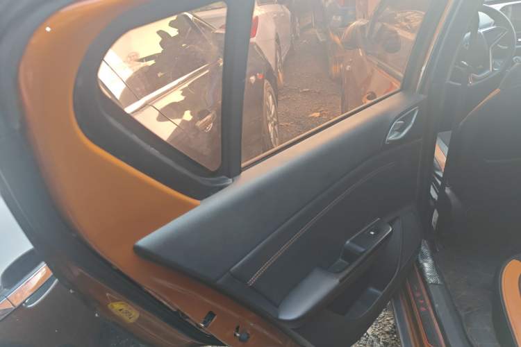 Used Baojun 310 2017 1.5L Automatic Fashion Model Interior 8