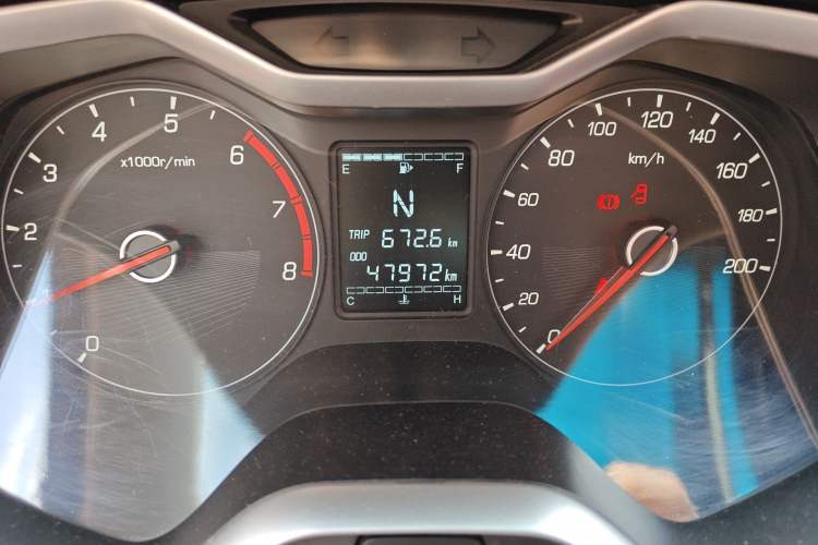 Used Baojun 310 2017 1.5L Automatic Fashion Model Odometer Close Up