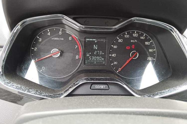 Used Baojun 310 2017 1.5L Automatic Luxury Model Odometer Close Up