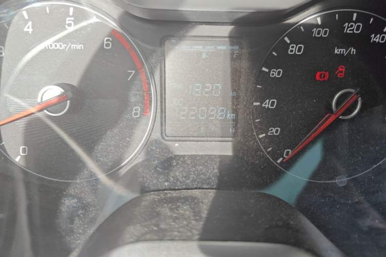 Used Baojun 310 2017 1.5L Manual Fashion Model Odometer Close Up