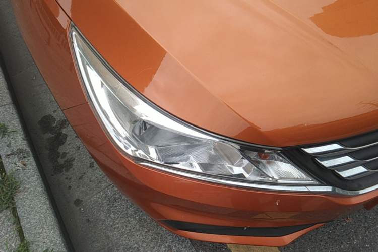 Used Baojun 310 2017 1.5L Automatic Fashion Model Right Front Headlight