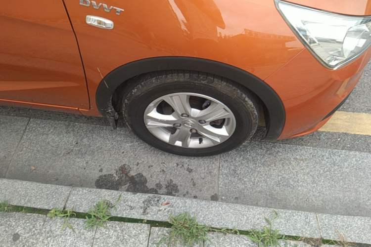 Used Baojun 310 2017 1.5L Automatic Fashion Model Right Front Wheel Hub