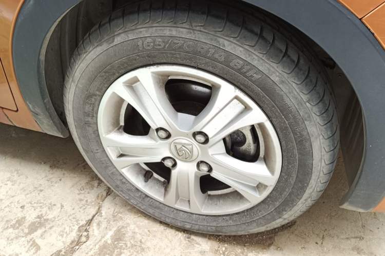 Used Baojun 310 2017 1.5L Automatic Luxury Model Right Front Wheel Hub