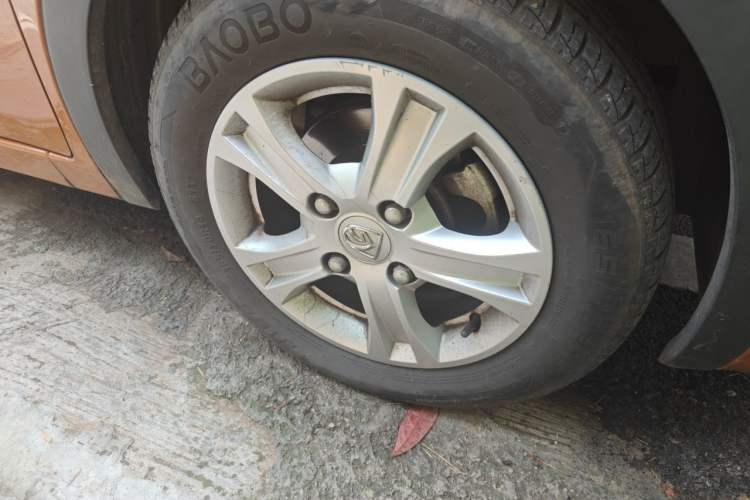 Used Baojun 310 2017 1.5L Manual Fashion Model Right Front Wheel Hub