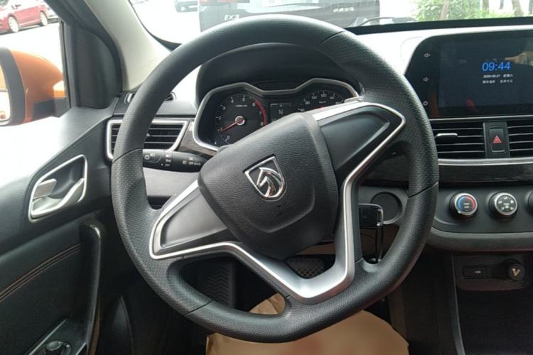 Used Baojun 310 2017 1.5L Automatic Fashion Model Steering Wheel