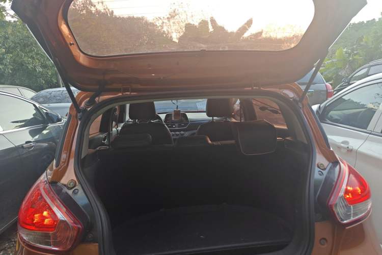 Used Baojun 310 2017 1.5L Automatic Fashion Model Trunk