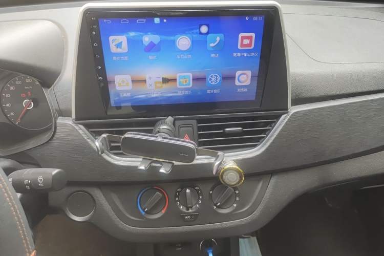Used Baojun 310 2019 1.2L Automatic Comfort Model Audio And AC Panel