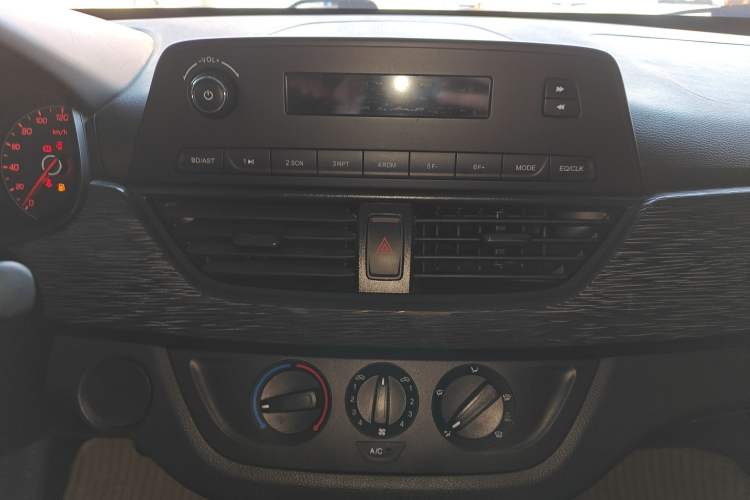 Used Baojun 310 2019 1.2L Automatic Comfort Model Audio And AC Panel