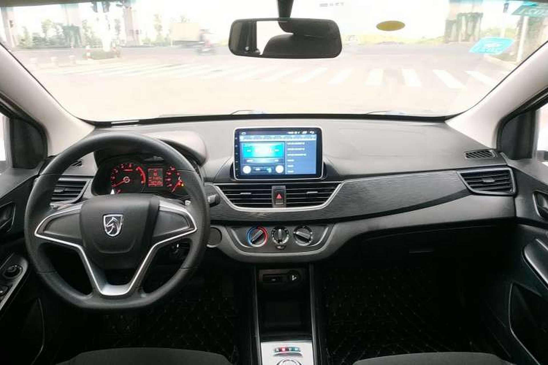 Used Baojun 310 2019 1.2L Automatic Comfort Model Center Console