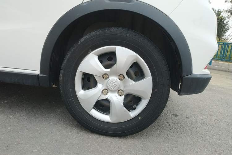 Used Baojun 310 2019 1.2L Automatic Comfort Model Left Rear Wheel Hub