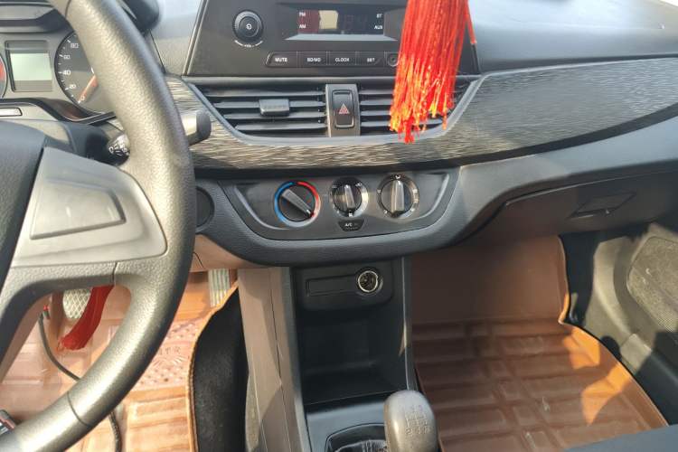 Used Baojun 310 2020 1.2L Manual Value Edition Audio And AC Panel