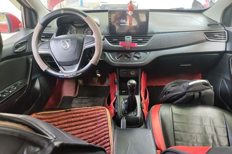 Used Baojun 310 2020 1.2L Manual Comfort Edition Center Console