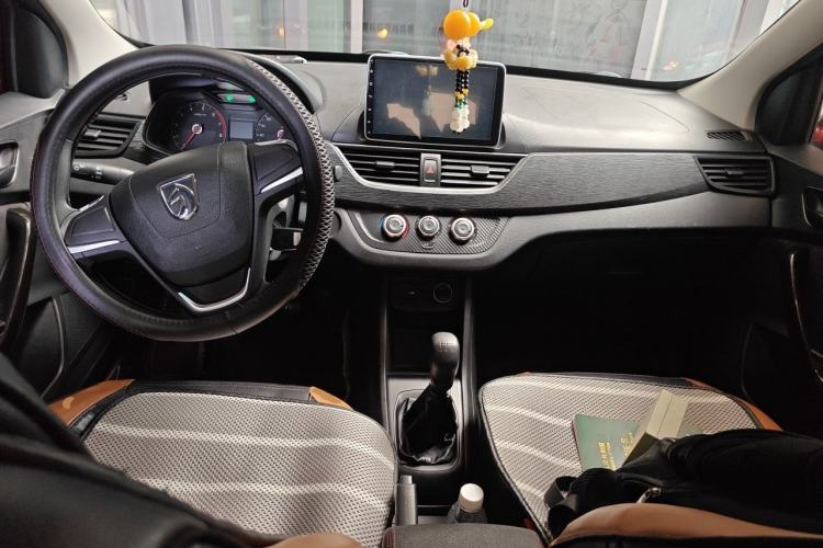 Used Baojun 310 2020 1.2L Manual Comfort Edition Center Console