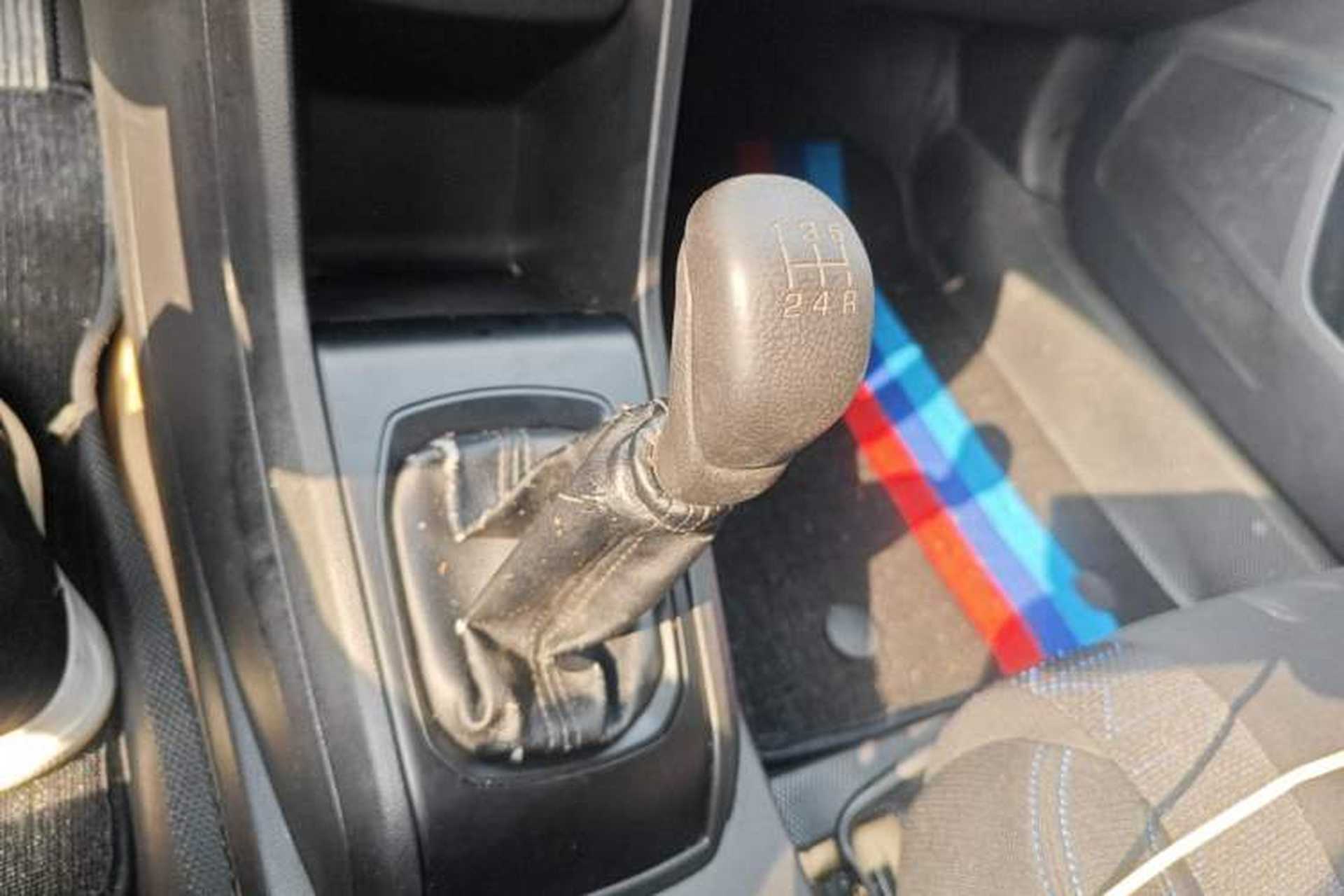 Used Baojun 310 2020 1.2L Manual Comfort Edition Gear Lever