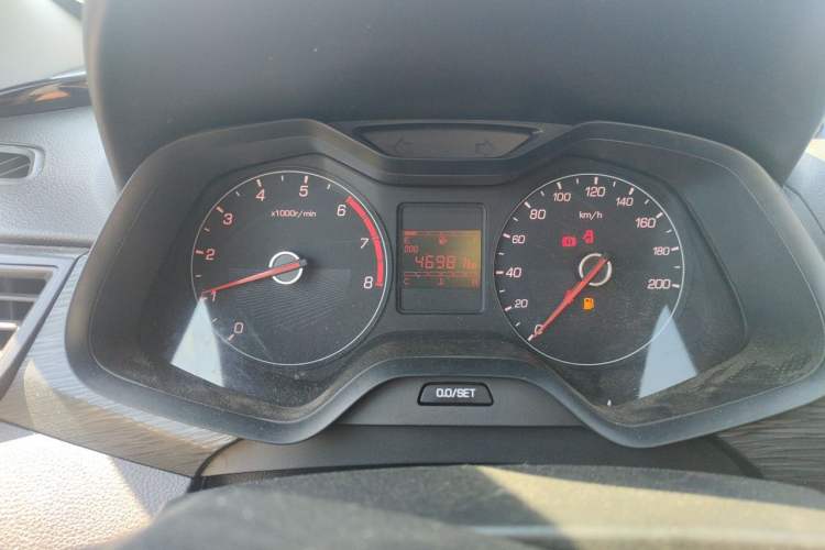 Used Baojun 310 2020 1.2L Manual Comfort Edition Odometer Close Up