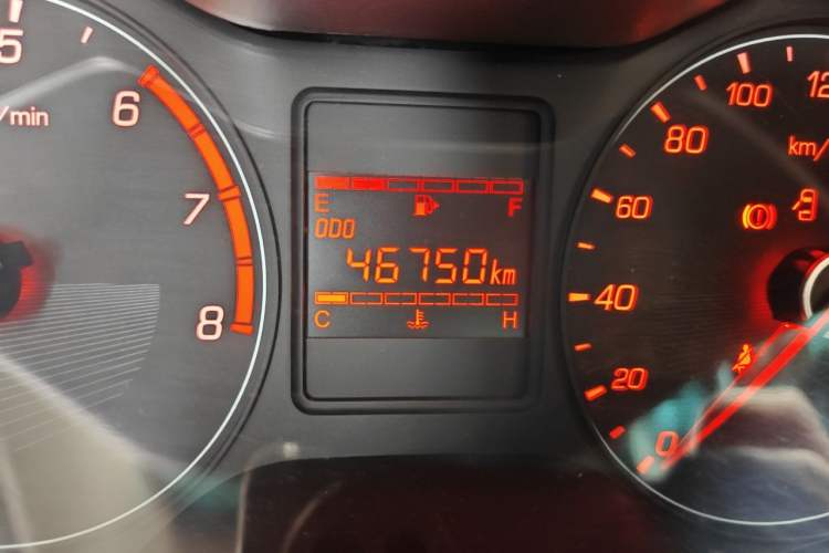 Used Baojun 310 2020 1.2L Manual Comfort Edition Odometer Close Up