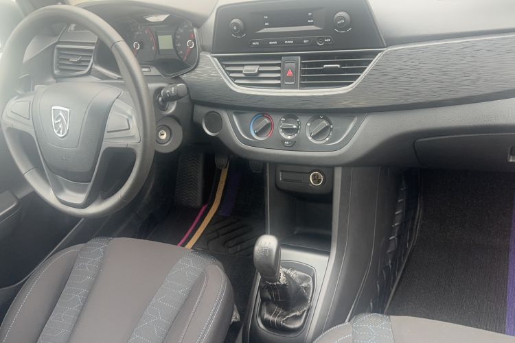 Used Baojun 310 2020 1.2L Manual Value Edition Audio And AC Panel