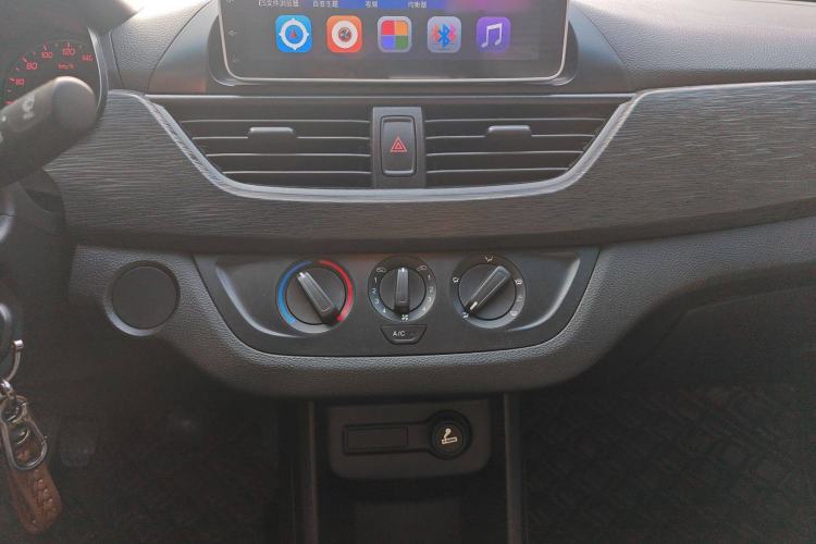 Used Baojun 310 2020 1.2L Manual Value Edition Audio And AC Panel