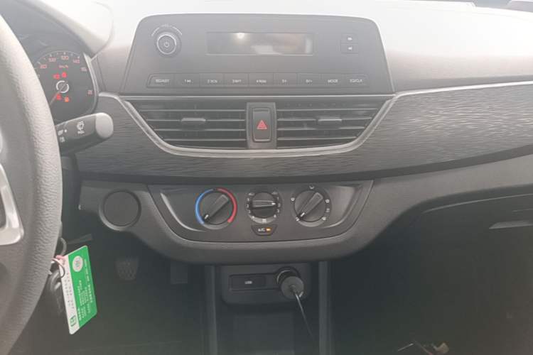 Used Baojun 310 2020 1.2L Manual Comfort Edition Audio And AC Panel