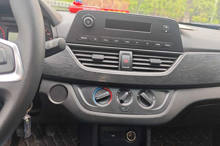 Used Baojun 310 2020 1.2L Manual Comfort Edition Audio And AC Panel