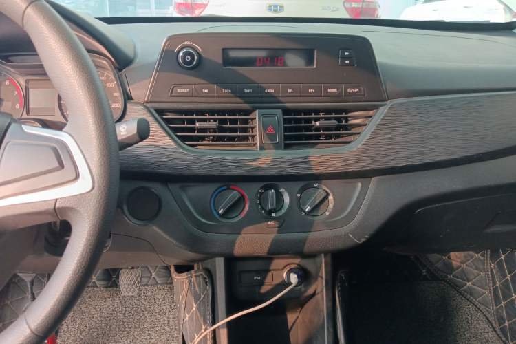 Used Baojun 310 2020 1.2L Manual Comfort Edition Audio And AC Panel